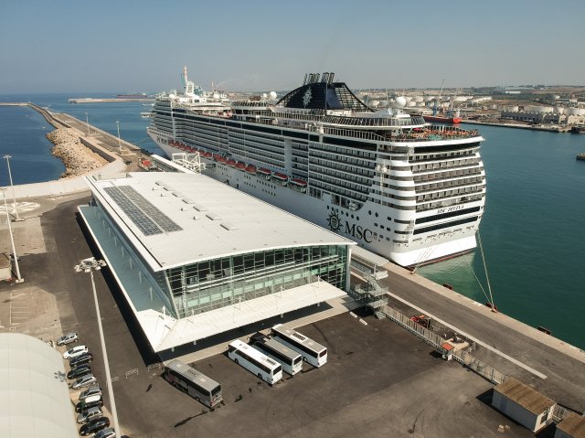 msc divina at terminal amerigo vespucci